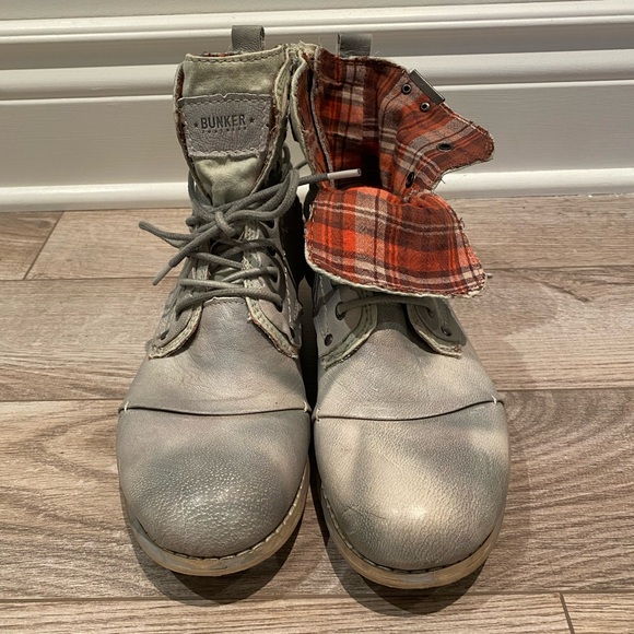 Bunker Footwear Women’s Grey Leather Ankle Bootie w/Orange Plaid Lining Size: 7 - Picture 4 of 8